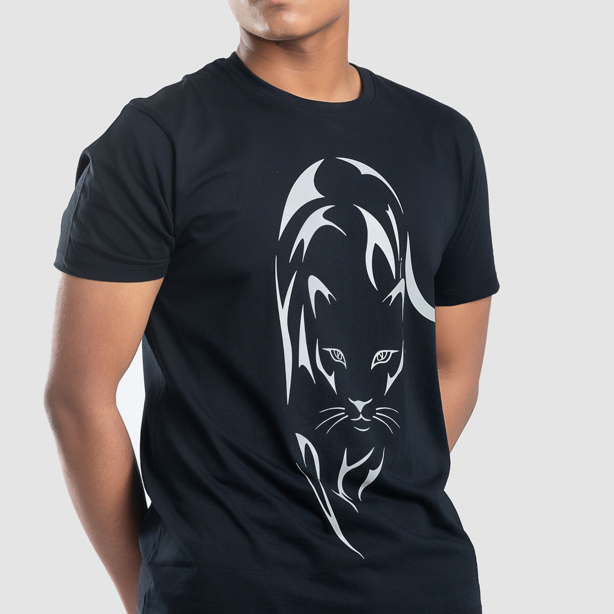 black-leopard-round-neck-printed-wildlife-theme-cotton-t-shirt-gogirgit_